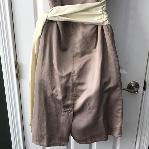 Absolutely gorgeous Dress - Picture 5 of 9